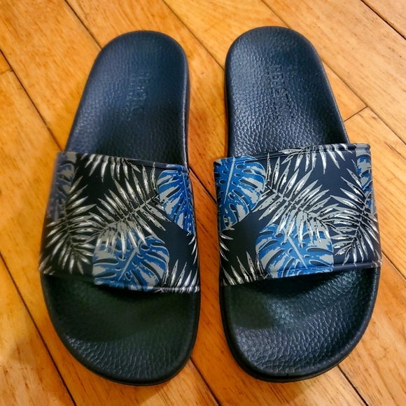 Kenneth Cole Flip Flops - Picture 1 of 2